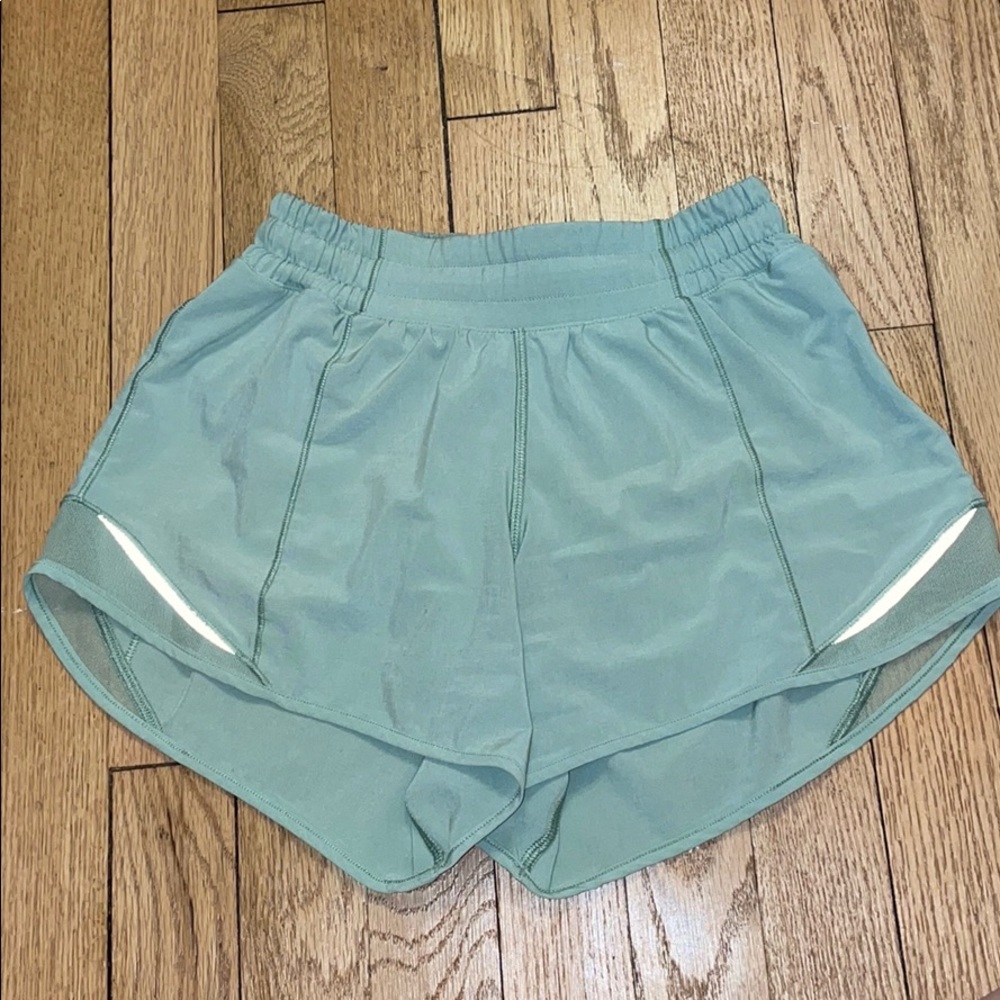 Lululemon Hotty Hot Shorts 4”